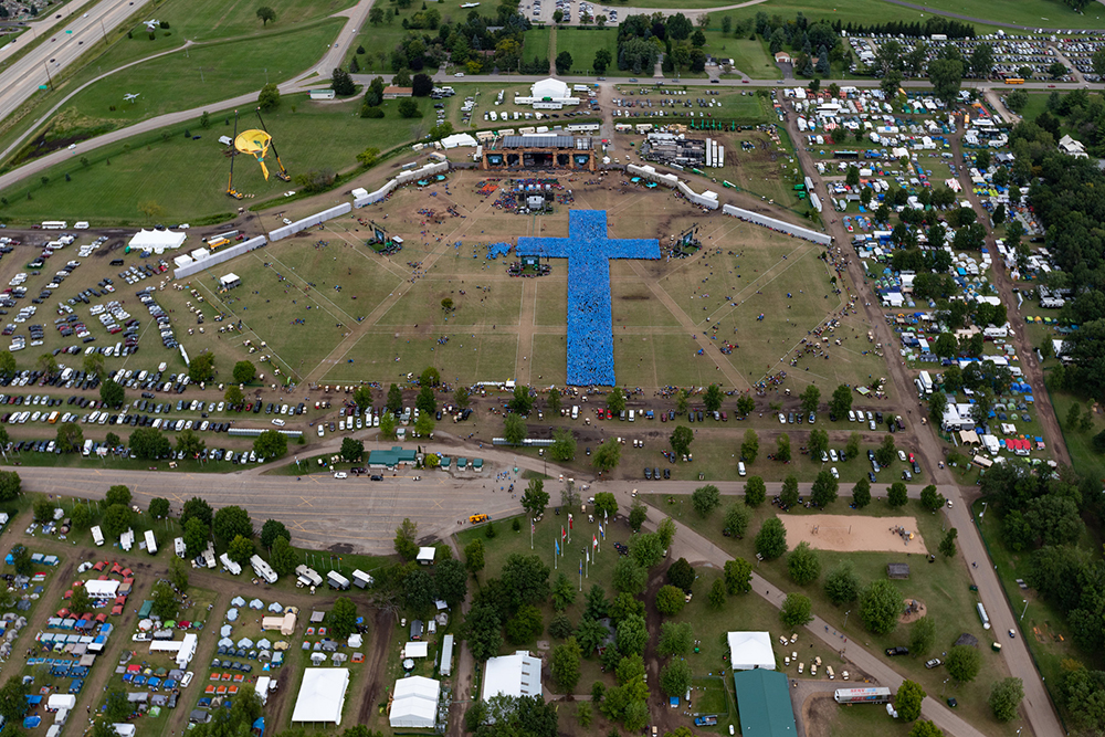 Au Camporee d’Oshkosh, on tente de battre un record mondial. Eglise